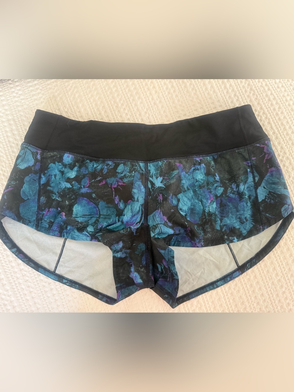lululemon Speed Up Shorts Size 6, 2.5” NWOT